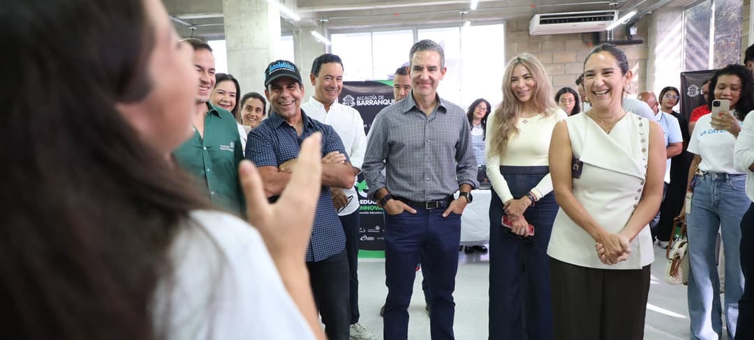 🚀 Barranquilla impulsa formación tech de 13,000 estudiantes junto a Crack The Code y David Vélez