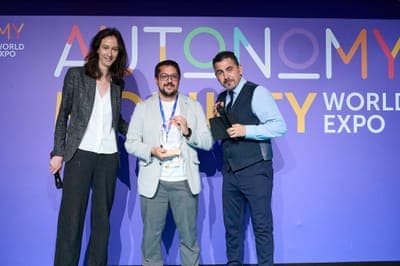 🚙 Ualabee gana premio en 'Autonomy Mobility World Expo' de París en la categoría de Tránsito Masivo